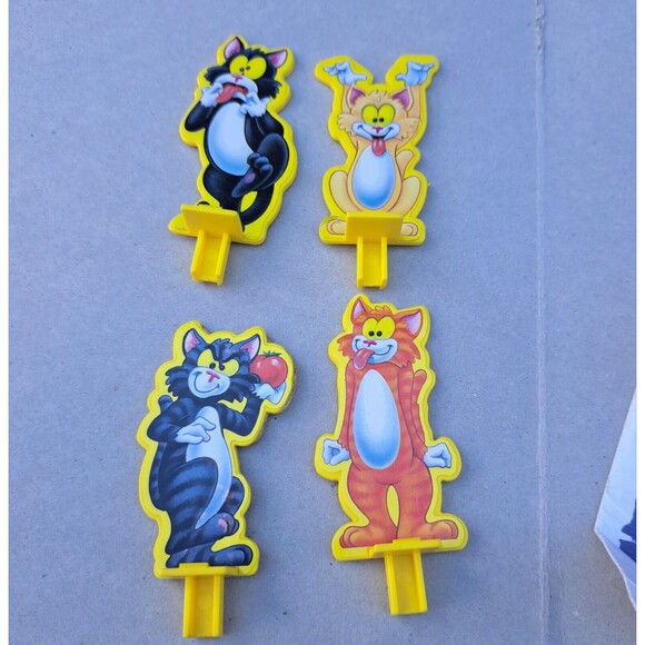 Fraidy Cats 1994 Milton Bradley Board Game Replacement Pieces Dog House Manual - Picture 6 of 6